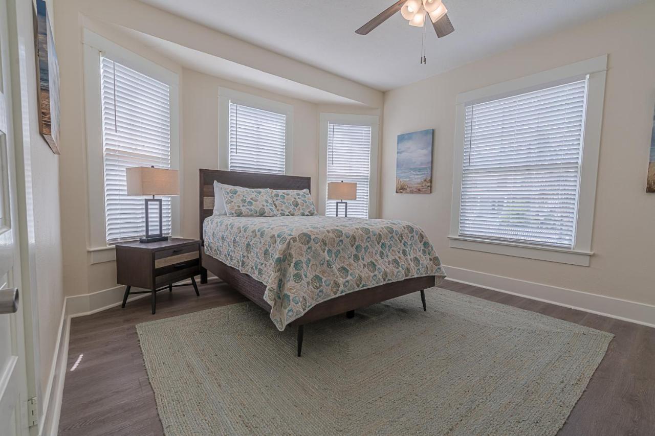 Uptown Cottage Newly Updated Home Near The Strand Galveston Harbor And Utmb Екстер'єр фото