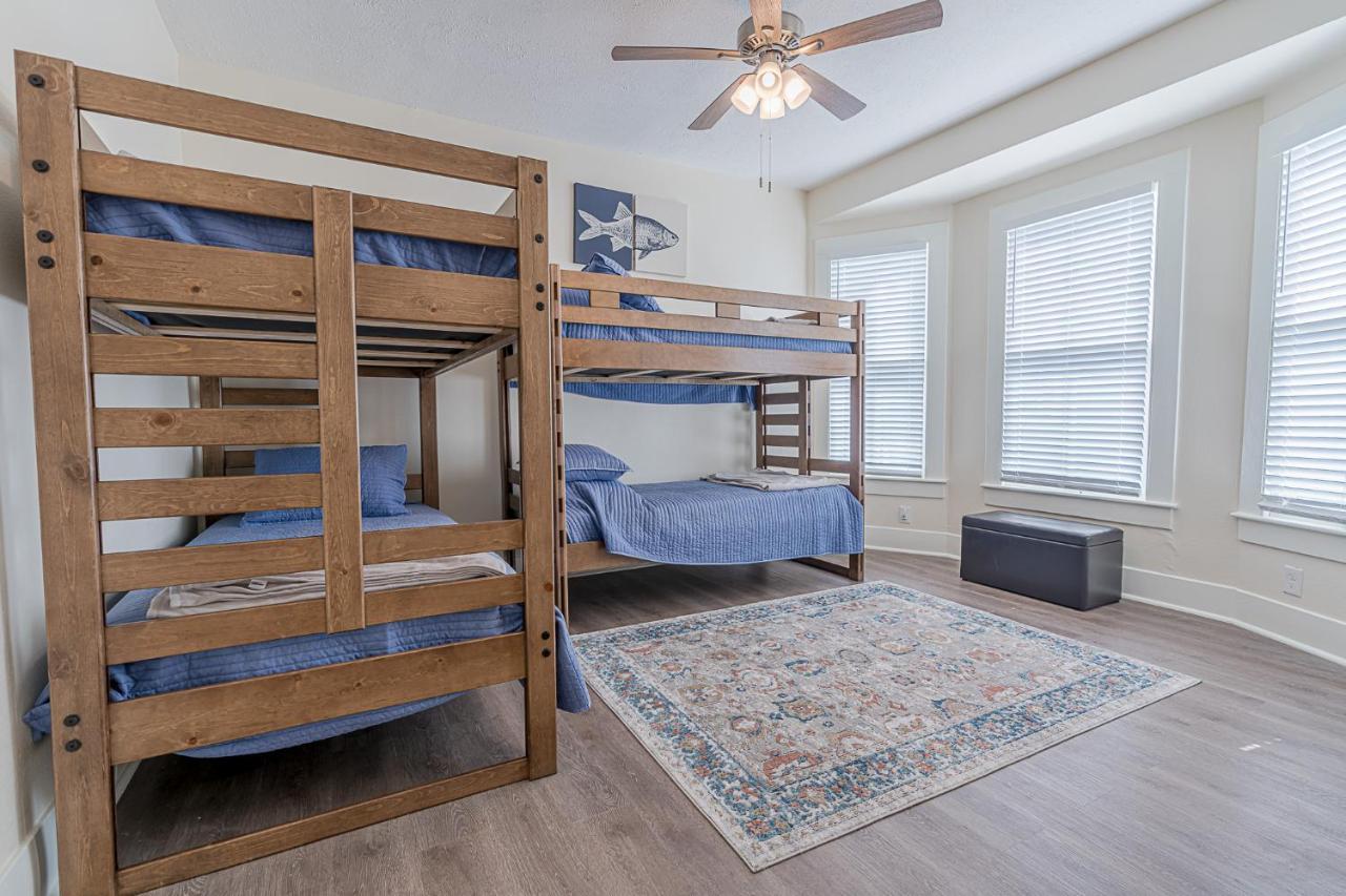 Uptown Cottage Newly Updated Home Near The Strand Galveston Harbor And Utmb Екстер'єр фото